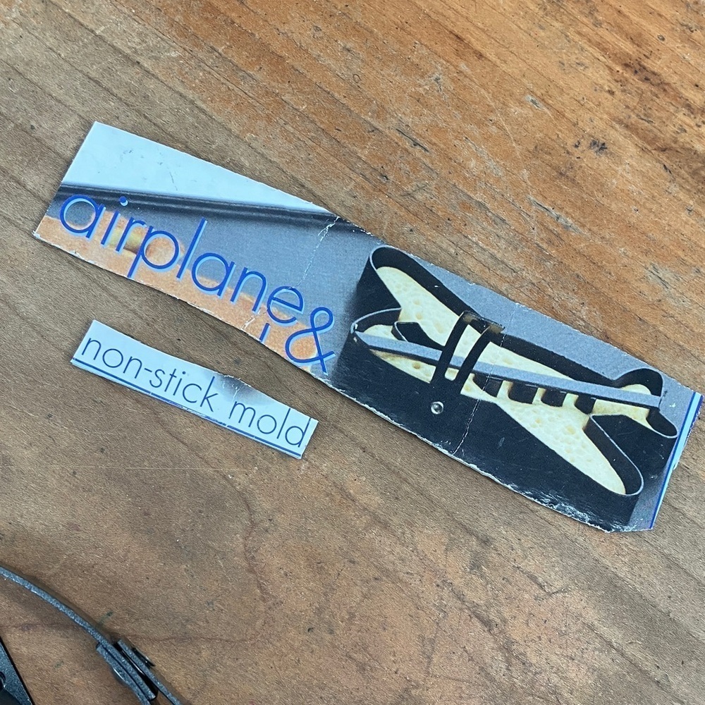 Pancake Airplane Non-Stick Mold, Metal - Picture 3 of 9